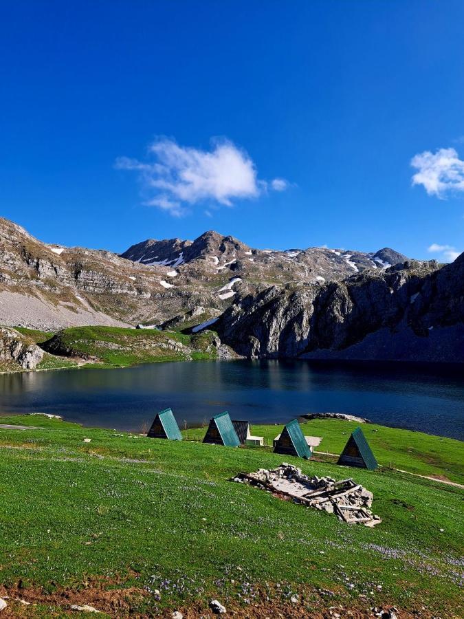 Kapetanovo Jezero, Mountain Cottage Captain'S Lake コラシン エクステリア 写真