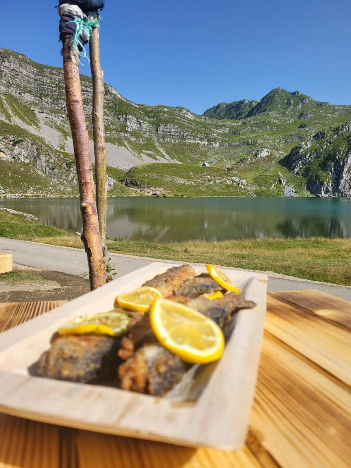 Kapetanovo Jezero, Mountain Cottage Captain'S Lake コラシン エクステリア 写真